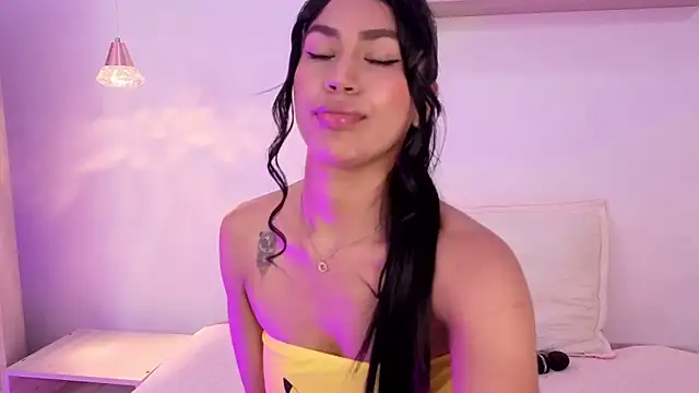 Caroliina Saenz online show from November 24, 7:14 pm