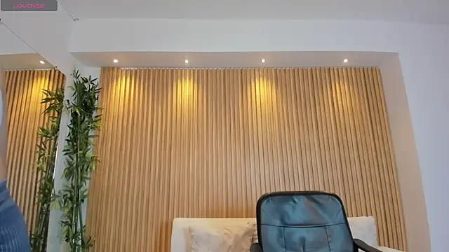 charlottewhitte online show from October 24, 11:42 am