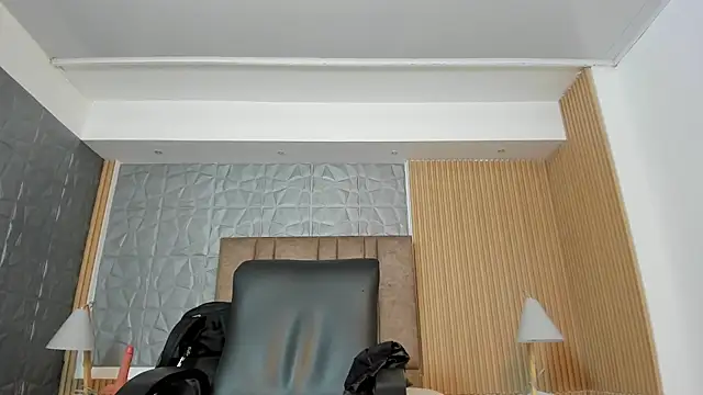 charlottewhitte online show from April 15, 10:54 am