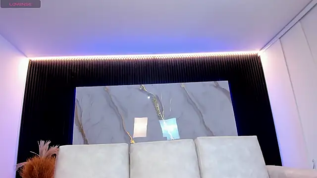 charlottewhitte online show from February 7, 11:29 am