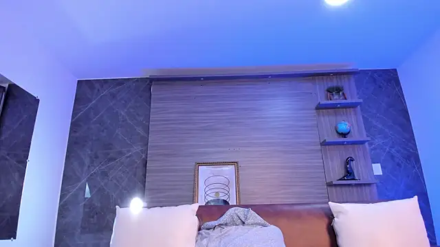 charlottewhitte online show from November 6, 11:36 am