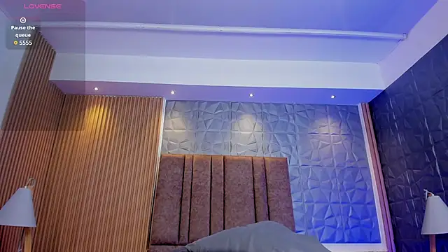 charlottewhitte online show from March 25, 11:53 am