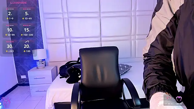 charlottewhitte online show from April 6, 12:17 pm