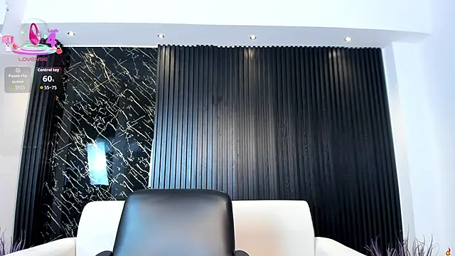 charlottewhitte online show from October 18, 12:29 pm