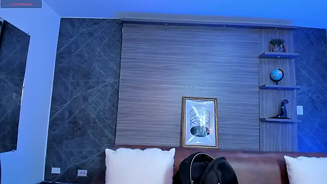 charlottewhitte online show from November 28, 11:54 am