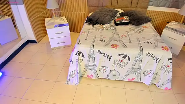 charlottewhitte online show from October 31, 12:24 pm