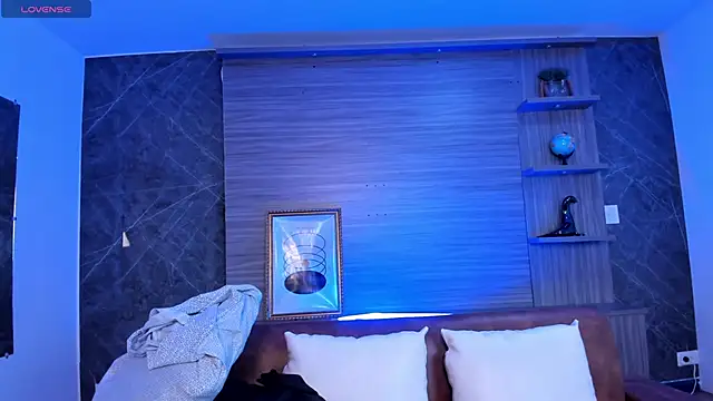 charlottewhitte online show from October 25, 12:17 pm