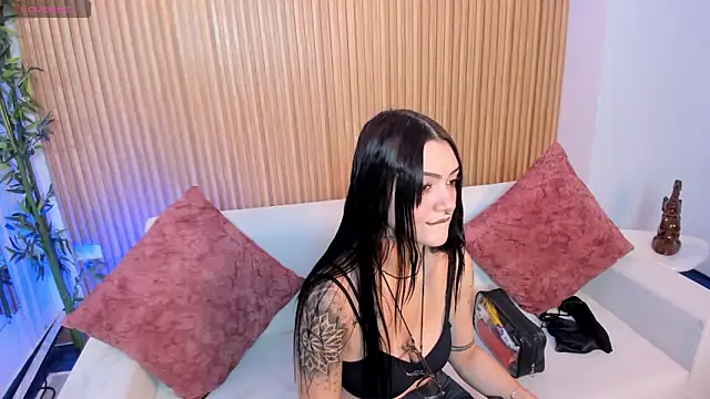 charlottewhitte online show from November 27, 3:56 pm