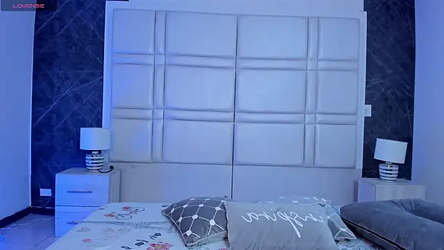 charlottewhitte online show from April 10, 12:12 pm