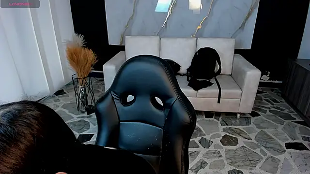 charlottewhitte online show from March 21, 11:25 am