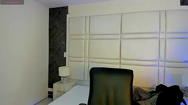 charlottewhitte online show from February 28, 7:02 pm