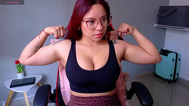 Snapshot of samantha_tattu chatting on May 15, 7:01 pm samantha tattu online show from May 15, 7:01 pm