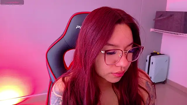 Snapshot of samantha_tattu chatting on May 1, 2:00 pm samantha tattu online show from May 1, 2:00 pm