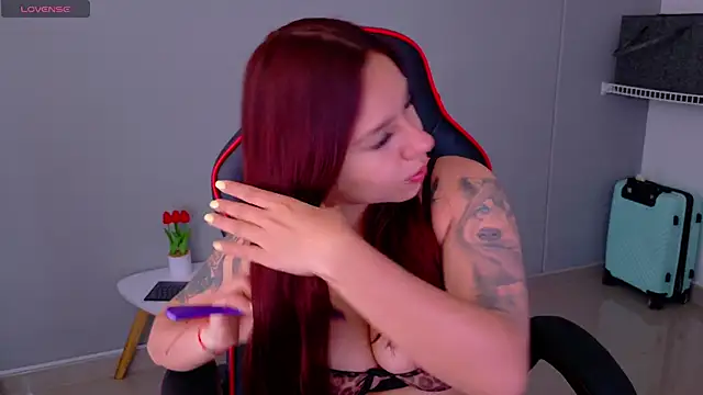 Snapshot of samantha_tattu chatting on May 5, 6:44 pm samantha tattu online show from May 5, 6:44 pm