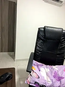 Snapshot of Violetacam_05 chatting on October 4, 9:00 am Violetacam 05 online show from October 4, 9:00 am