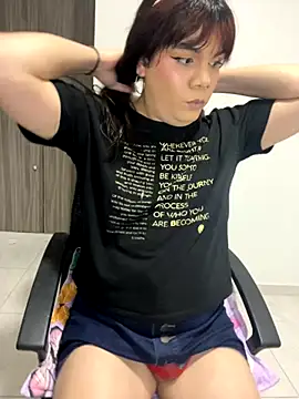 Snapshot of Violetacam_05 chatting on October 8, 7:32 am Violetacam 05 online show from October 8, 7:32 am