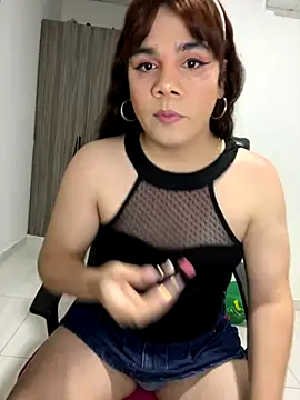 Snapshot of Violetacam_05 chatting on October 12, 10:49 am Violetacam 05 online show from October 12, 10:49 am