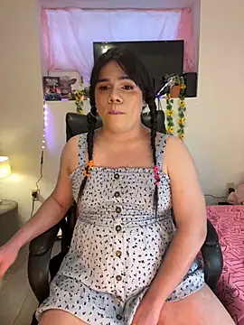 Snapshot of Violetacam_05 chatting on March 2, 3:30 pm Violetacam 05 online show from March 2, 3:30 pm