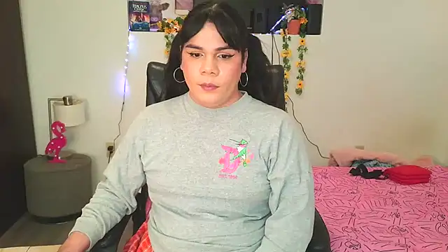 Snapshot of Violetacam_05 chatting on February 28, 10:41 am Violetacam 05 online show from February 28, 10:41 am