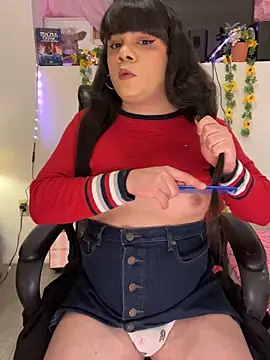 Snapshot of Violetacam_05 chatting on March 1, 1:18 pm Violetacam 05 online show from March 1, 1:18 pm