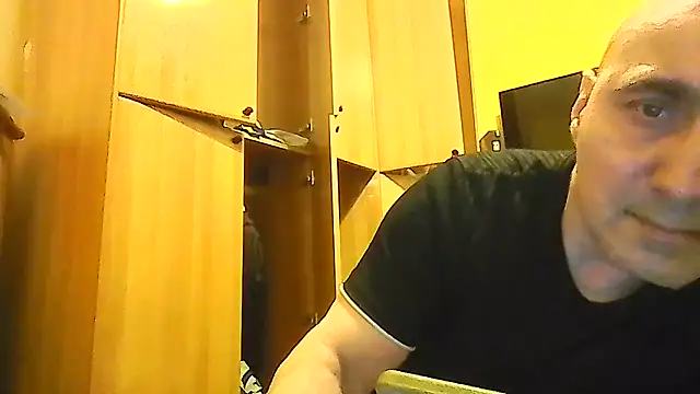 Analove1976 online show from April 22, 6:36 pm