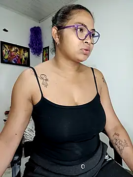 Snapshot of chalohott chatting on October 18, 6:59 am chalohott online show from October 18, 6:59 am