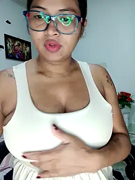 Snapshot of chalohott chatting on June 20, 10:42 am chalohott online show from June 20, 10:42 am