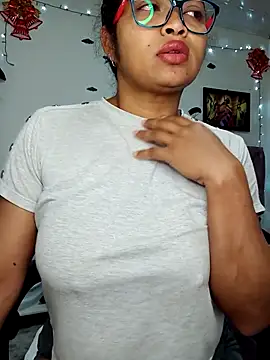 Snapshot of chalohott chatting on December 15, 10:10 am chalohott online show from December 15, 10:10 am