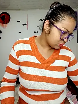 Snapshot of chalohott chatting on November 12, 9:35 am chalohott online show from November 12, 9:35 am