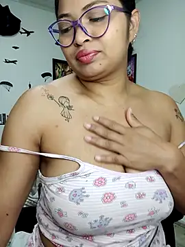 Snapshot of chalohott chatting on October 21, 10:36 am chalohott online show from October 21, 10:36 am