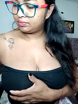 Snapshot of chalohott chatting on February 5, 10:55 am chalohott online show from February 5, 10:55 am