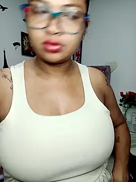 Snapshot of chalohott chatting on June 13, 10:35 am chalohott online show from June 13, 10:35 am