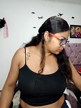 Snapshot of chalohott chatting on February 18, 11:06 am chalohott online show from February 18, 11:06 am