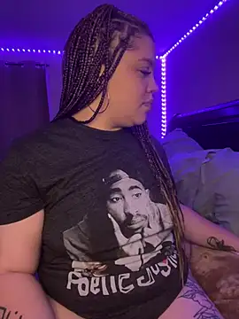 QueenNuttCollector online show from December 21, 1:58 am