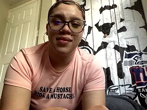 QueenNuttCollector online show from May 8, 4:33 pm