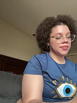 QueenNuttCollector online show from March 13, 4:01 pm