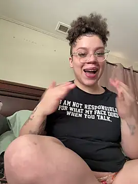 QueenNuttCollector online show from February 12, 3:01 pm