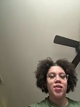 QueenNuttCollector online show from March 12, 5:17 pm