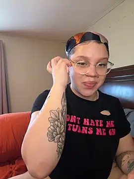 QueenNuttCollector online show from September 9, 9:02 pm