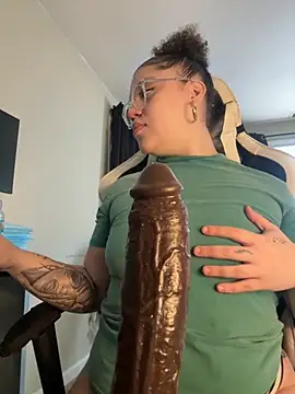 QueenNuttCollector online show from October 14, 4:18 pm