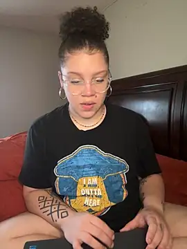 QueenNuttCollector online show from September 30, 2:45 pm