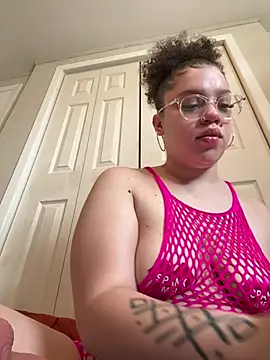 QueenNuttCollector online show from April 3, 6:14 pm