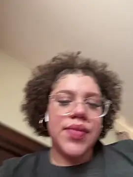 QueenNuttCollector online show from February 5, 5:31 pm