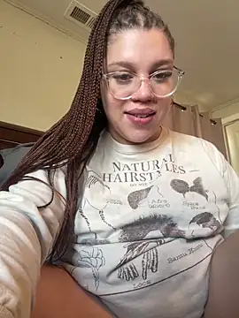 QueenNuttCollector online show from December 16, 5:17 pm