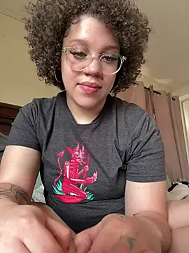 QueenNuttCollector online show from March 4, 5:21 pm