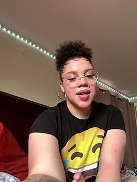 QueenNuttCollector online show from January 9, 5:20 pm