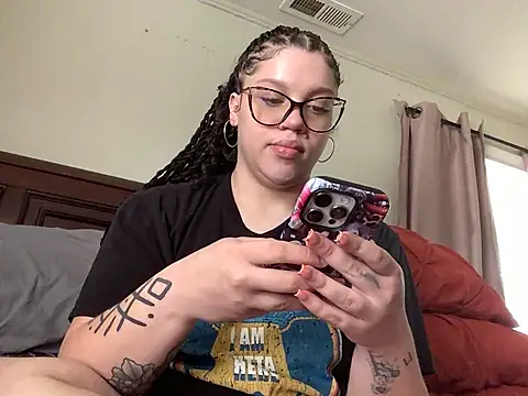 QueenNuttCollector online show from May 22, 4:16 pm