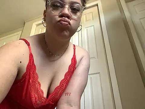 QueenNuttCollector online show from April 21, 4:57 pm