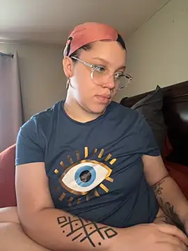 QueenNuttCollector online show from September 24, 2:23 pm