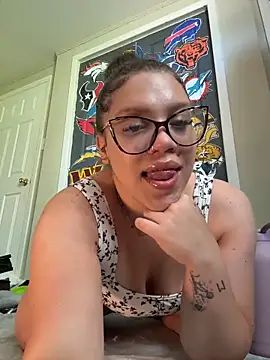 Snapshot of QueenNuttCollector chatting on June 20, 6:35 pm QueenNuttCollector online show from June 20, 6:35 pm